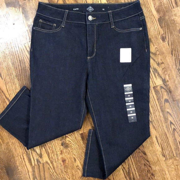 St. John’s Bay Secretly Slender Denim Capri Jeans - Picture 2 of 12